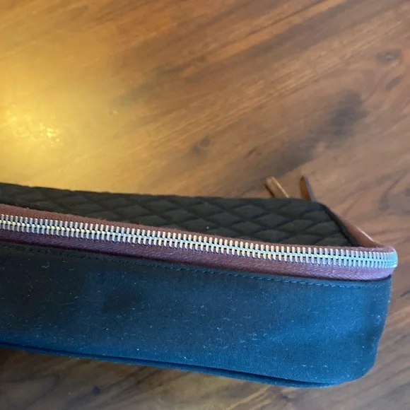 CHANEL - Authentic - laptop or document pouch - *Rare* - Picture 8 of 9